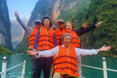 Ha Giang Loop 5 Days 4 Nights Private Tour from Hanoi (Nho Que & Du Gia)